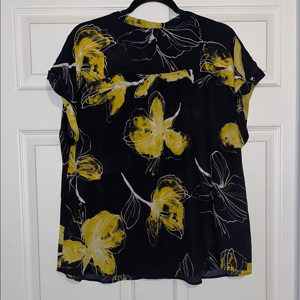 Women’s Apt. 9 Floral Blouse - Picture 3 of 3